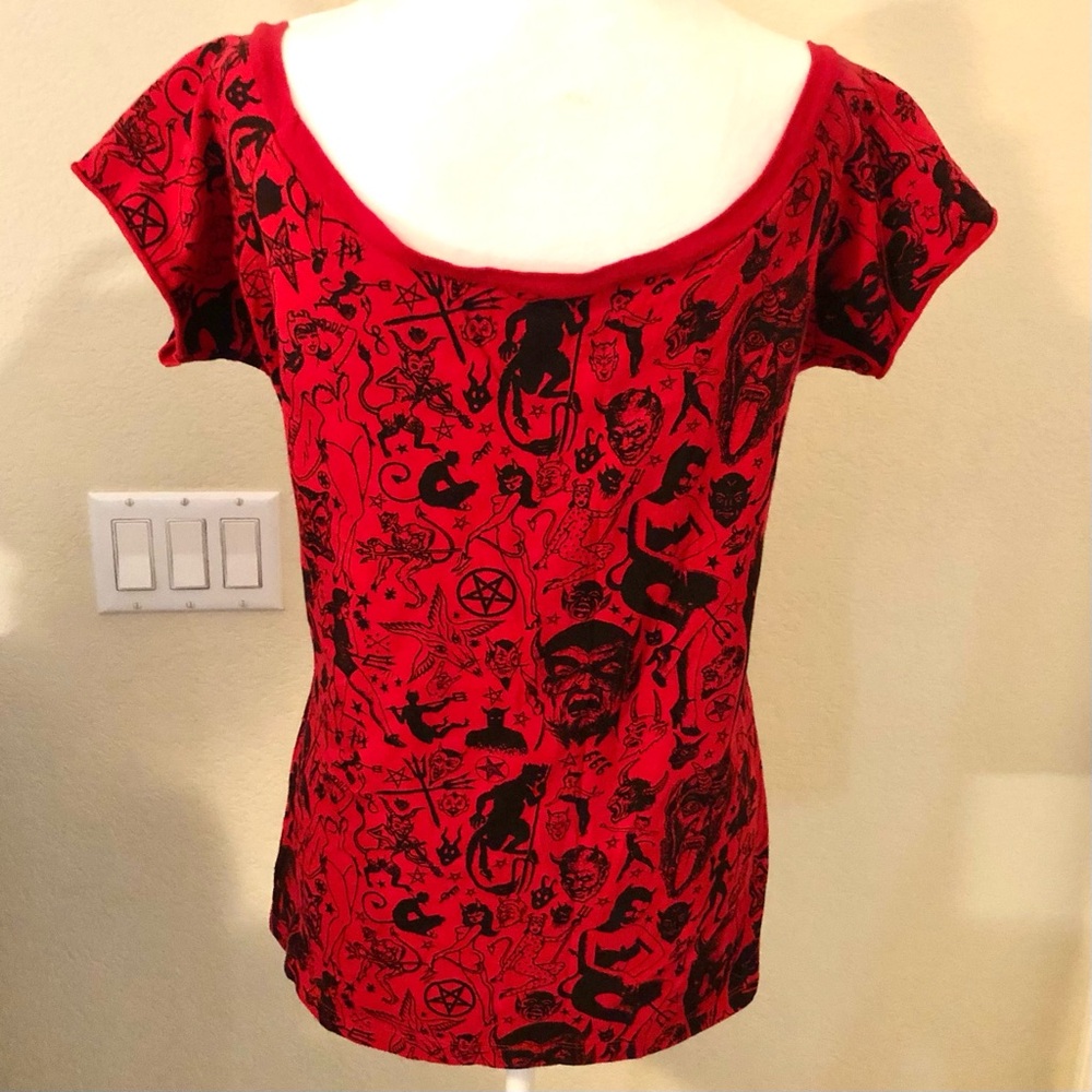 Kreepsville Vibrant Red/black Graphic Women's Tee - Picture 2 of 7